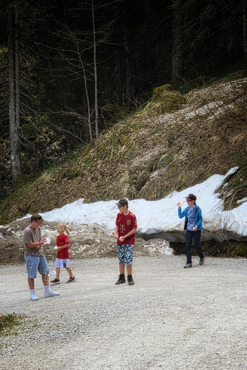 Wanderung Rohrkopfh�tte in Schwangau mit Sandra Bischof und Mathias Starzer - Schneeballschlacht am Tegelberg